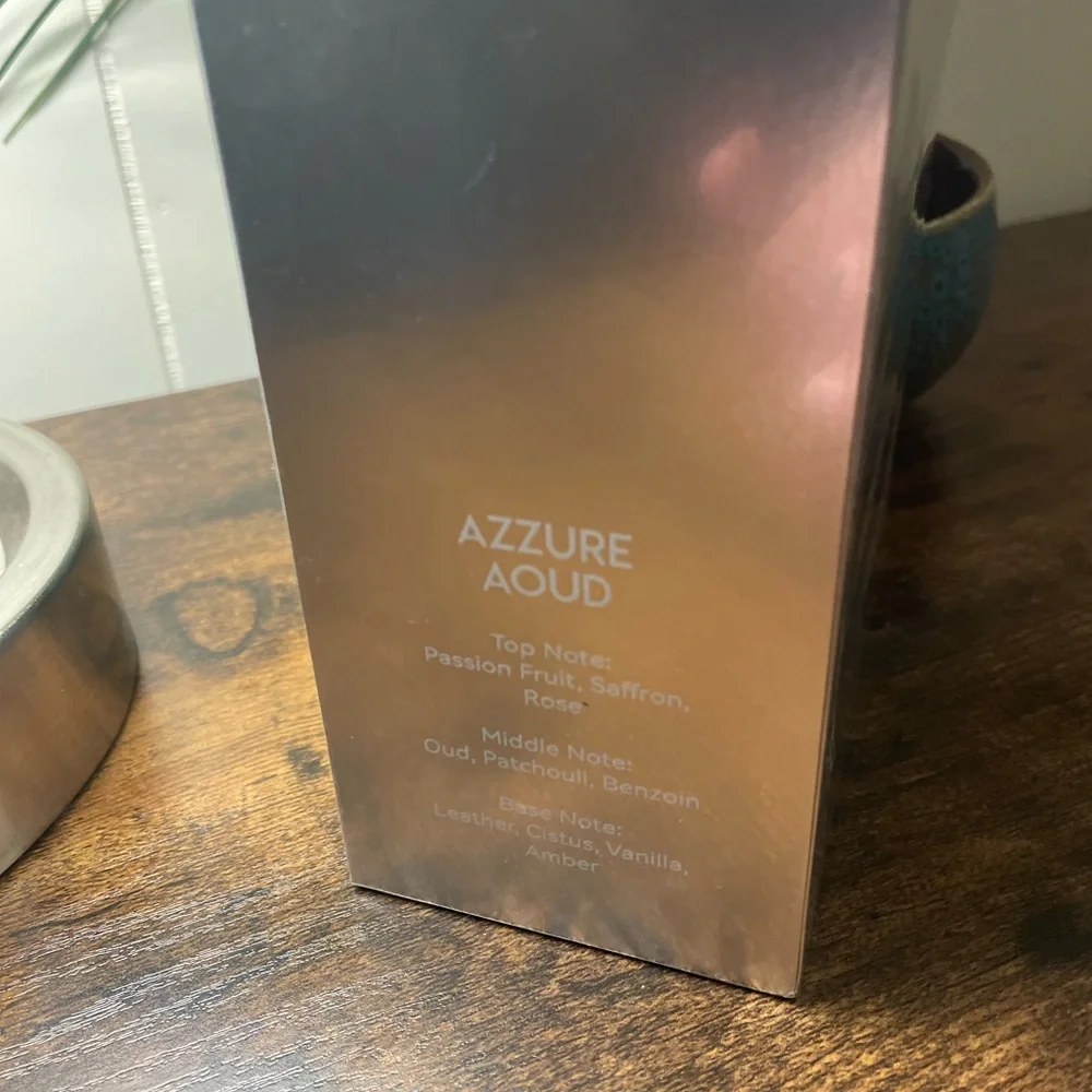 French Avenue Azzure Aoud Perfume - Black and Gold - Picture 2 of 3